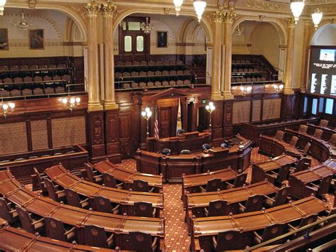 The third floor is sometimes used by the family, but it is mostly used for state dinners and other formal meals. Springfield - Senate Chamber, Illinois State Capitol Build