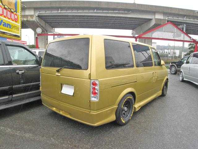 福岡 アメ車 専門店 Looks Inc アストロ 4 3ローライダー