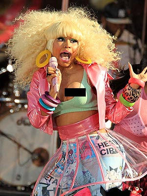 nicki minaj malfunction wardrobe