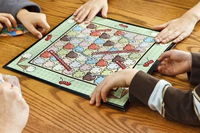 5 Quick Indoor Games for Kids - FamilyEducation