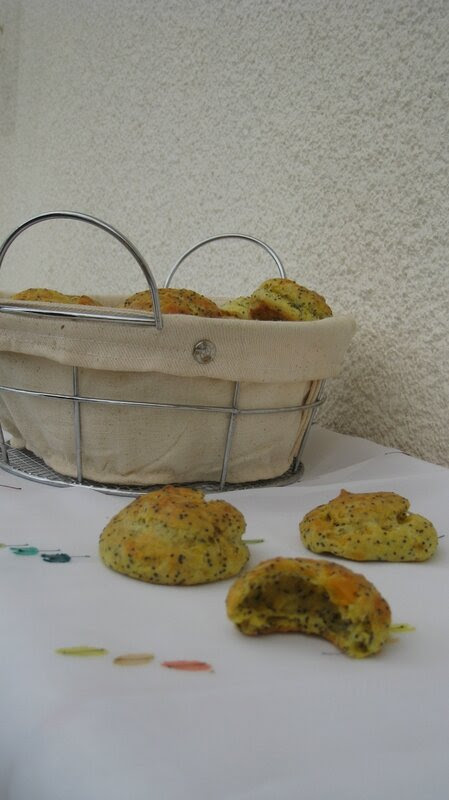 gougères cheddar pavot