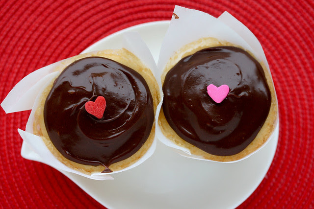 Yellow Cupcakes with Chocolate Ganache