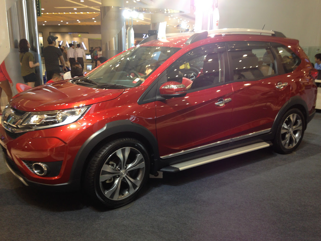 Tepatkan pilihan BRV E CVT daripada HRV E CVT dengan harga 