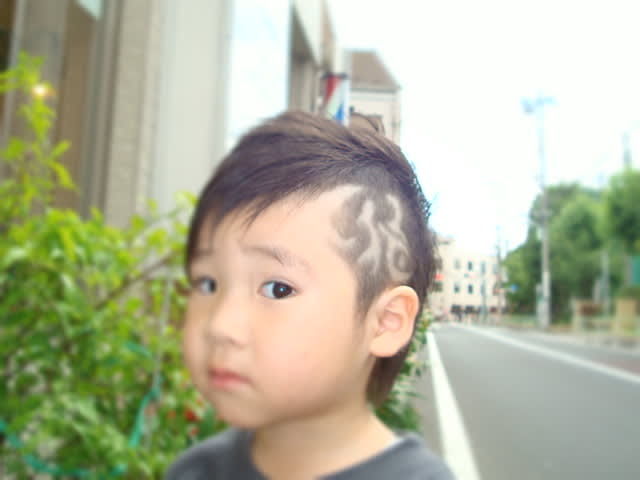 43 キッズカット ソフトモヒカンレザーアート 坊主ライン Hairtattoo ２児のbarberパパ 丘サーまっしぐら Barbershintokohairdesign
