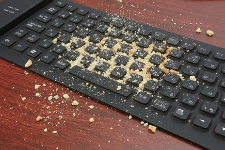 丸めても折ってもokな超軟体キーボード Silicon Keyboard 教えて君 Net