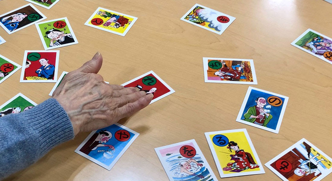 お年寄り 学生の交流にもおすすめ 思い出と会話が広がるカードゲーム 遊ぶ Good Us グッドアス