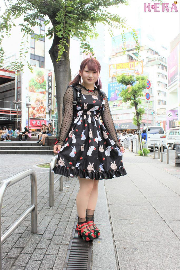 Osaka Street Snap 133 全身ブラックに赤の差し色を入れた辛めガーリー Kera Style ケラ スタイル