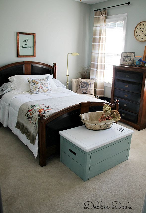 How to create a unisex bedroom - Debbiedoos