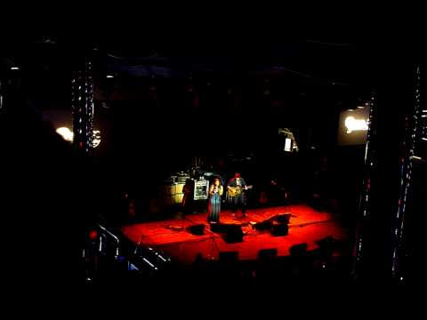 John Mayer and Jordin Sparks perform "Tattoo" during the One Splendid 