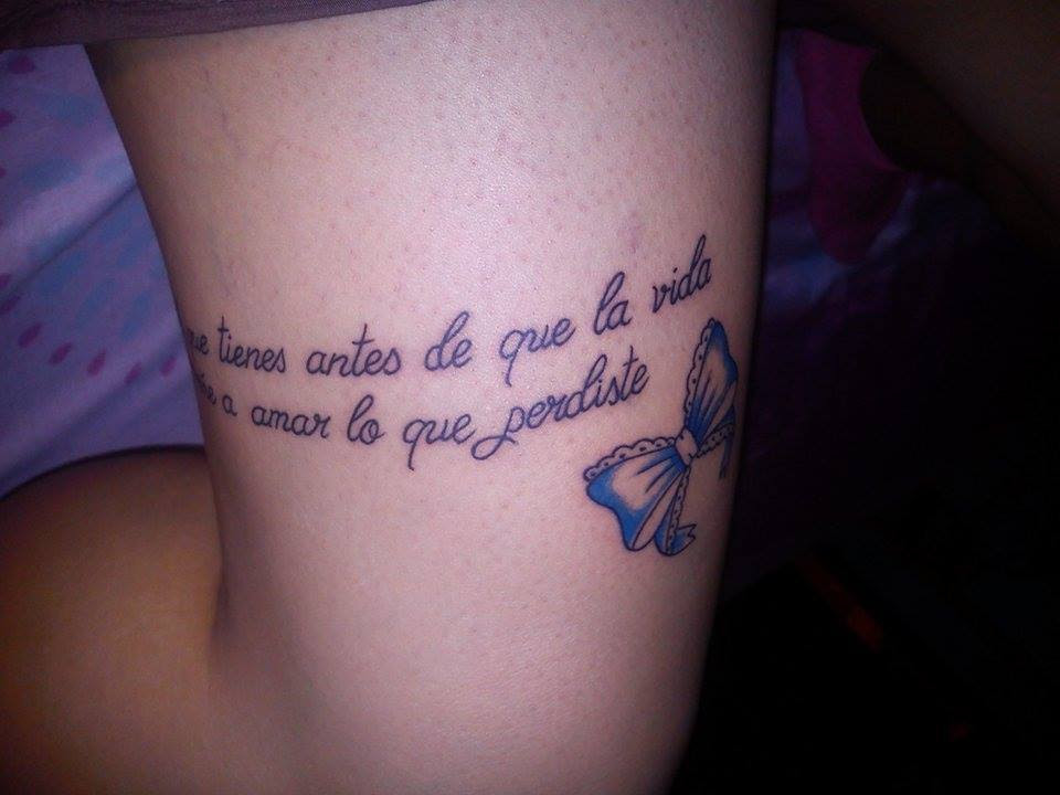 Little thigh tattoo saying 'Ama lo que tienes... - Little Tattoos ...