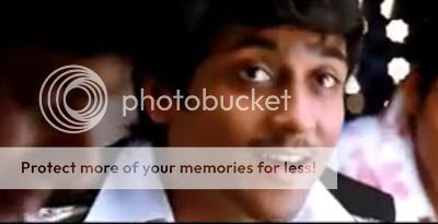 http://img.photobucket.com/albums/v252/BollyNuts/Vaaranam%20Aayiram/21.jpg