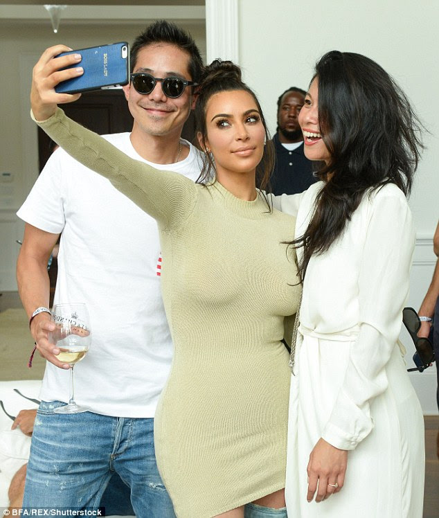 She's got the technique: According to Page Six, she posed for snapshots with guests for just over an hour
