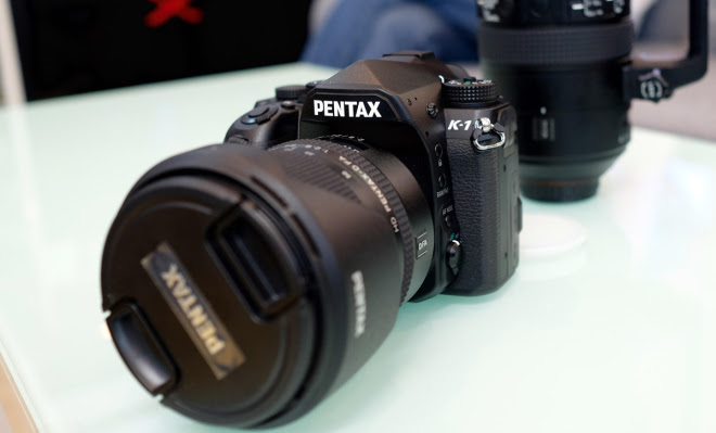 Máy ảnh full-frame đầu tiên của Pentax về Việt Nam