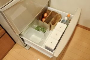 100均ダイソーの紙製ストッカーで冷蔵庫野菜室収納の見直し めんどくさがりやのシンプルライフ