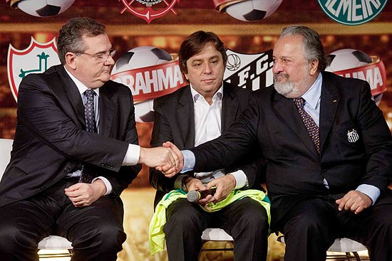 Os presidentes Mario Gobbi, do Corinthians, Arnaldo Tirone, do Palmeiras, e Luis Alvaro Ribeiro, do Santos, participam de evento da Ambev