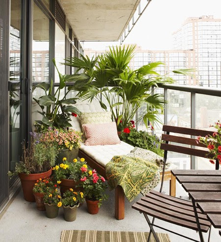 BALCONY CHIC: The Big, the Medium and the Tiny | Messy Nessy Chic