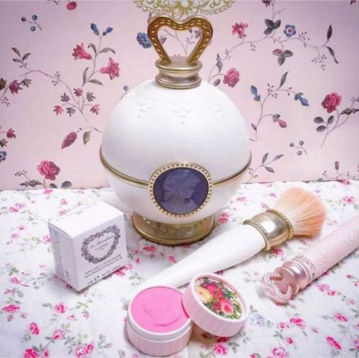 プレゼントにぴったり 見た目重視の可愛いコスメまとめ コスメニュース びぃらぼ