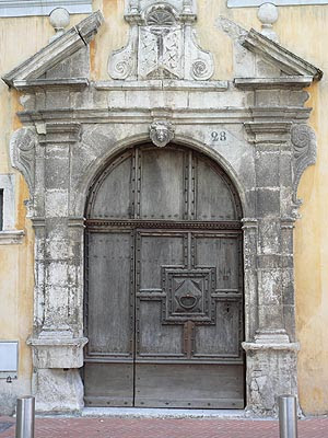 vieille porte.jpg