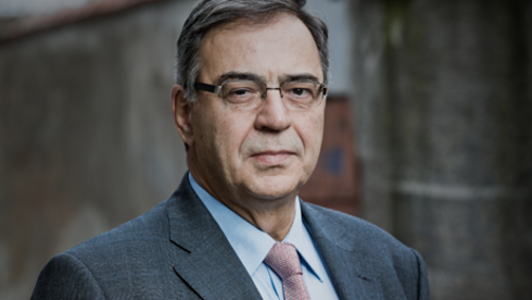 Auf Angela Merkel ist Nicos Christodoulakis nicht gut zu sprechen. „Ich hoffe, dass sie sich ändern wird,“ sagt er. „Sie möchte doch nicht in ganz Europa als Bestraferin in die Geschichte eingehen.“