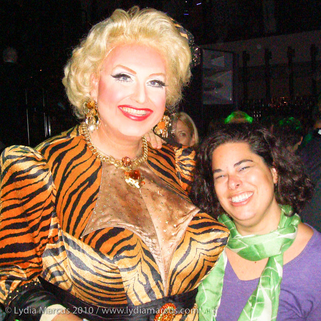 A Tigress & A Cougar - Meowwwwww!