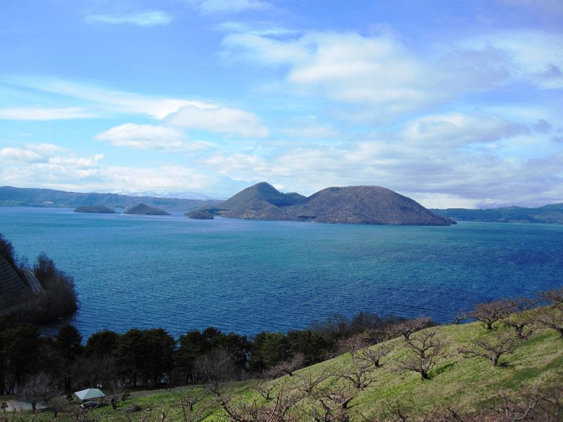 湖にダイナミックな岩石も 北海道洞爺湖町の自然が作る絶景５選 北海道 トラベルjp 旅行ガイド