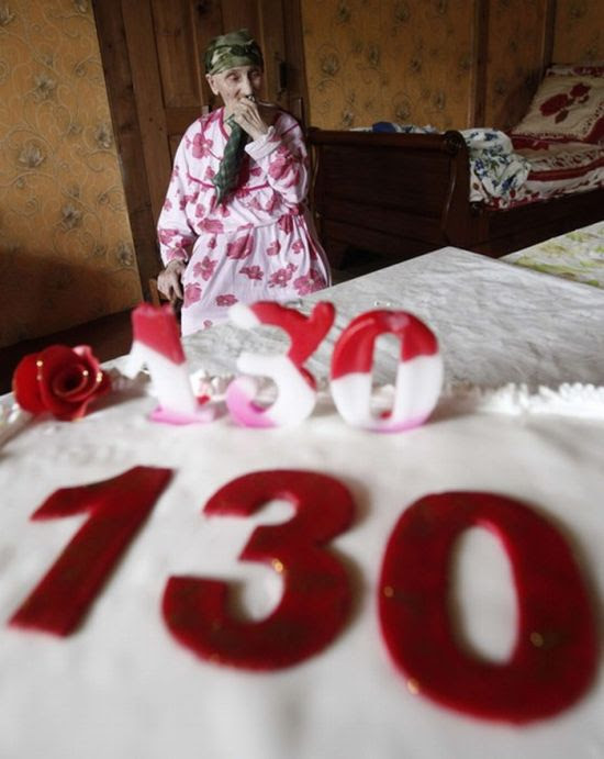 The Oldest Person in the World Turns 130 (14 pics)