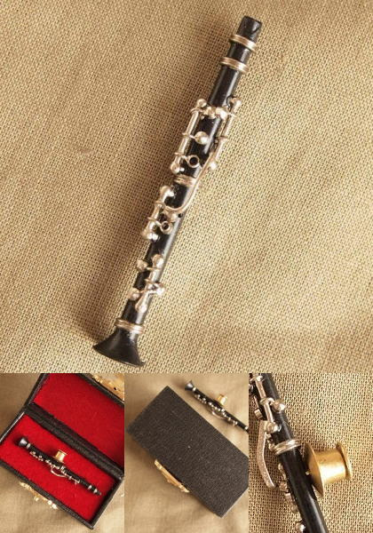 ミニチュアなクラリネットが可愛いクラリネットのピンバッジ 音楽を感じる風景 インテリア雑貨 画像カタログ