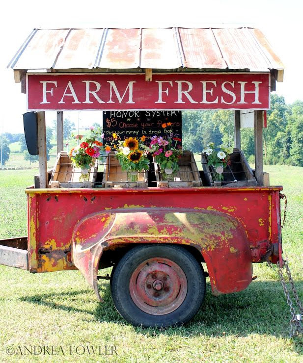 Love this sweet cart made from an old pickup bed! ♥