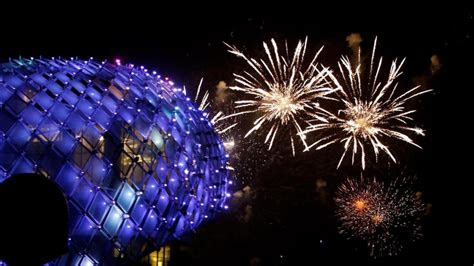 eid al fitr fireworks dubai  united arab emirates