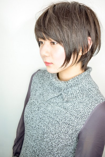 今年流行大人かわいい黒髪前下がりショートレイヤー ヘアスタイル 美容院 美容室 モリオフロムロンドン 原宿本店 大宮 池袋 成増