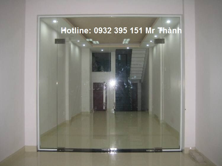 cửa kính bản lề sàn