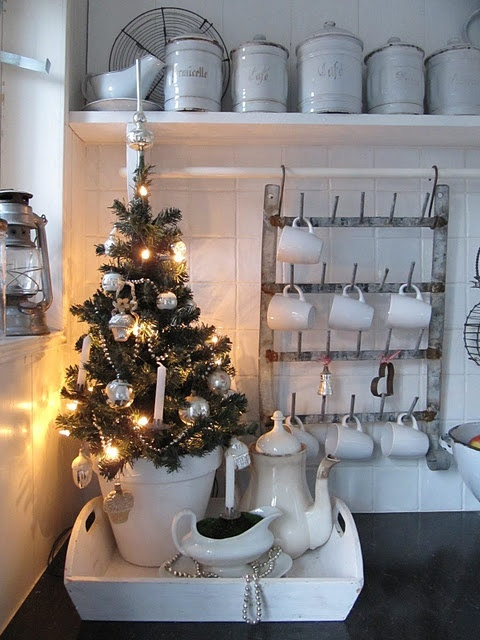 40 Cozy Christmas Kitchen D cor Ideas DigsDigs 40 Cozy Christmas Kitchen D cor Ideas DigsDigs