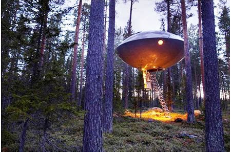 Can we have bathroom in south west corner? Treehotel UFO room is all you need for a comfortable