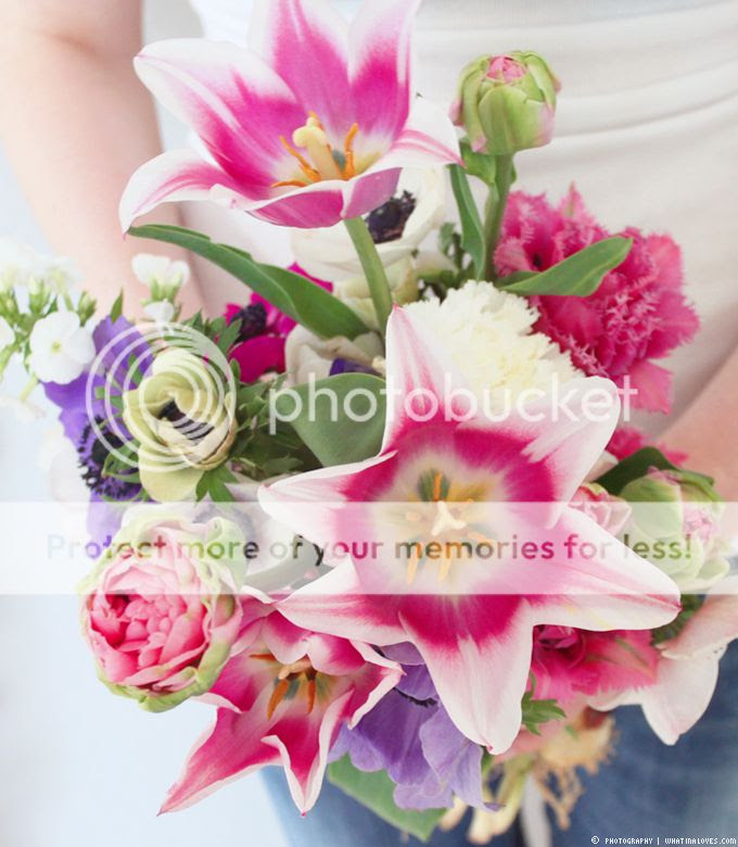 http://i402.photobucket.com/albums/pp103/Sushiina/cityglam/flowers2_zps5727f081.jpg