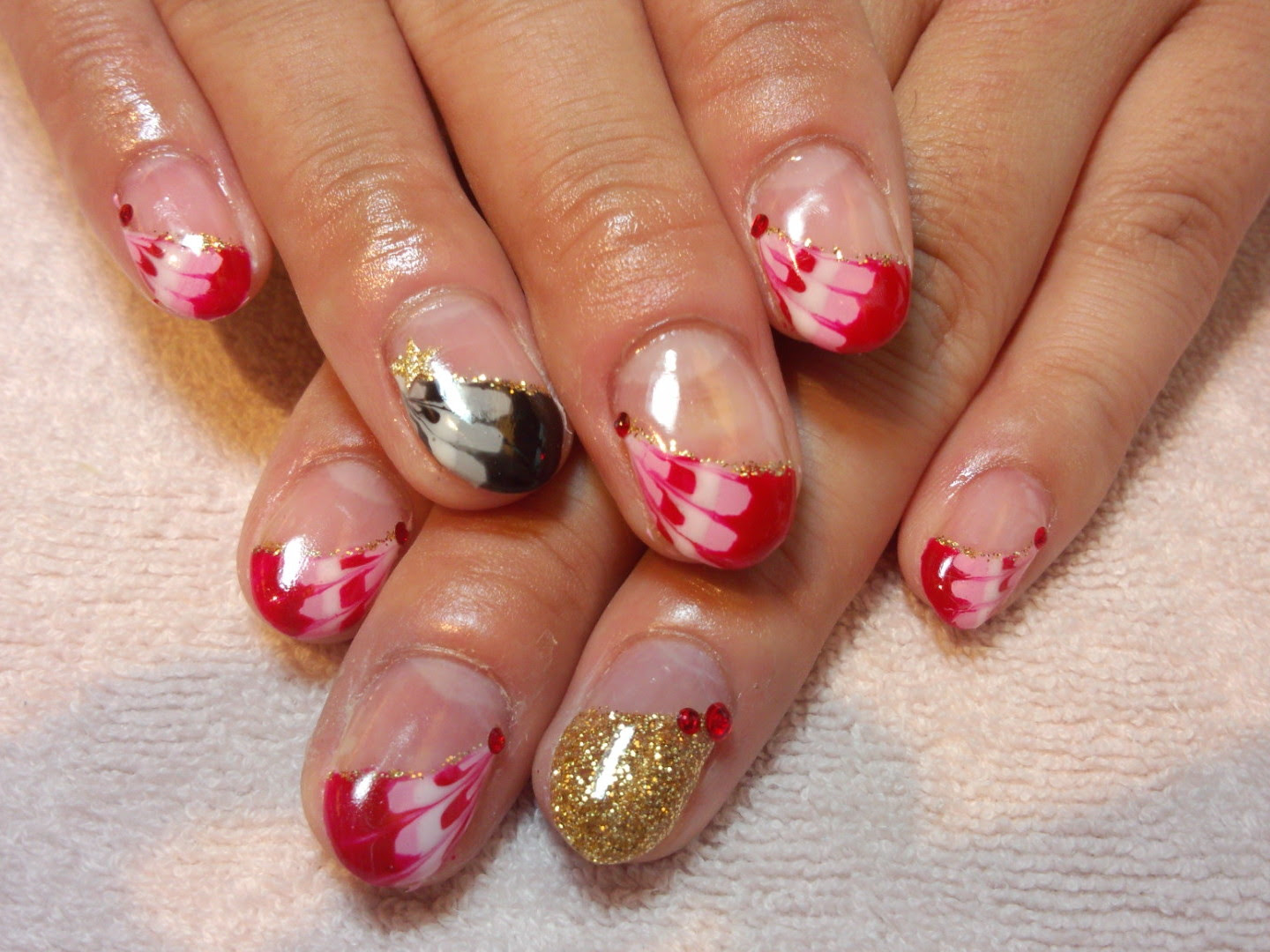 ネイルサロンマジーク Magique 池袋店 谷康江ネイルブログ 赤と黒のピーコック柄ジェルネイル ネイルサロンマジーク大宮店 谷康江