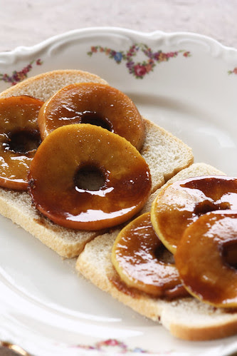 Caramelised apples with coffee