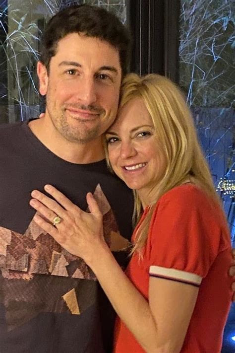 Sasha lannier traditionally, engagement rings have been targeted toward women. Anna Faris Shows Off Her Engagement Ring, and It Appears