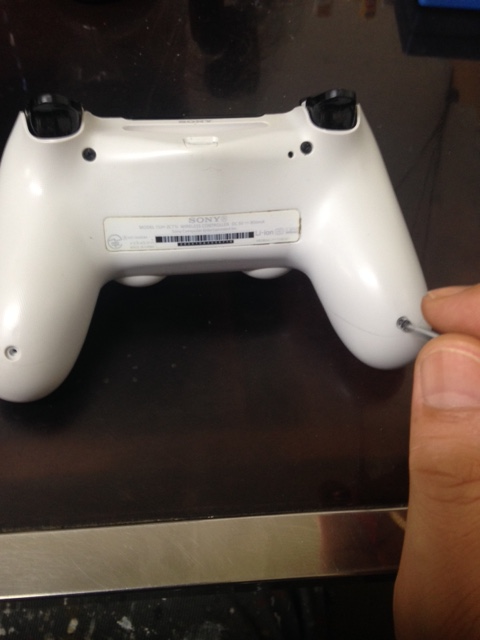Ps４のコントローラーが充電できない 接触不良を治すには