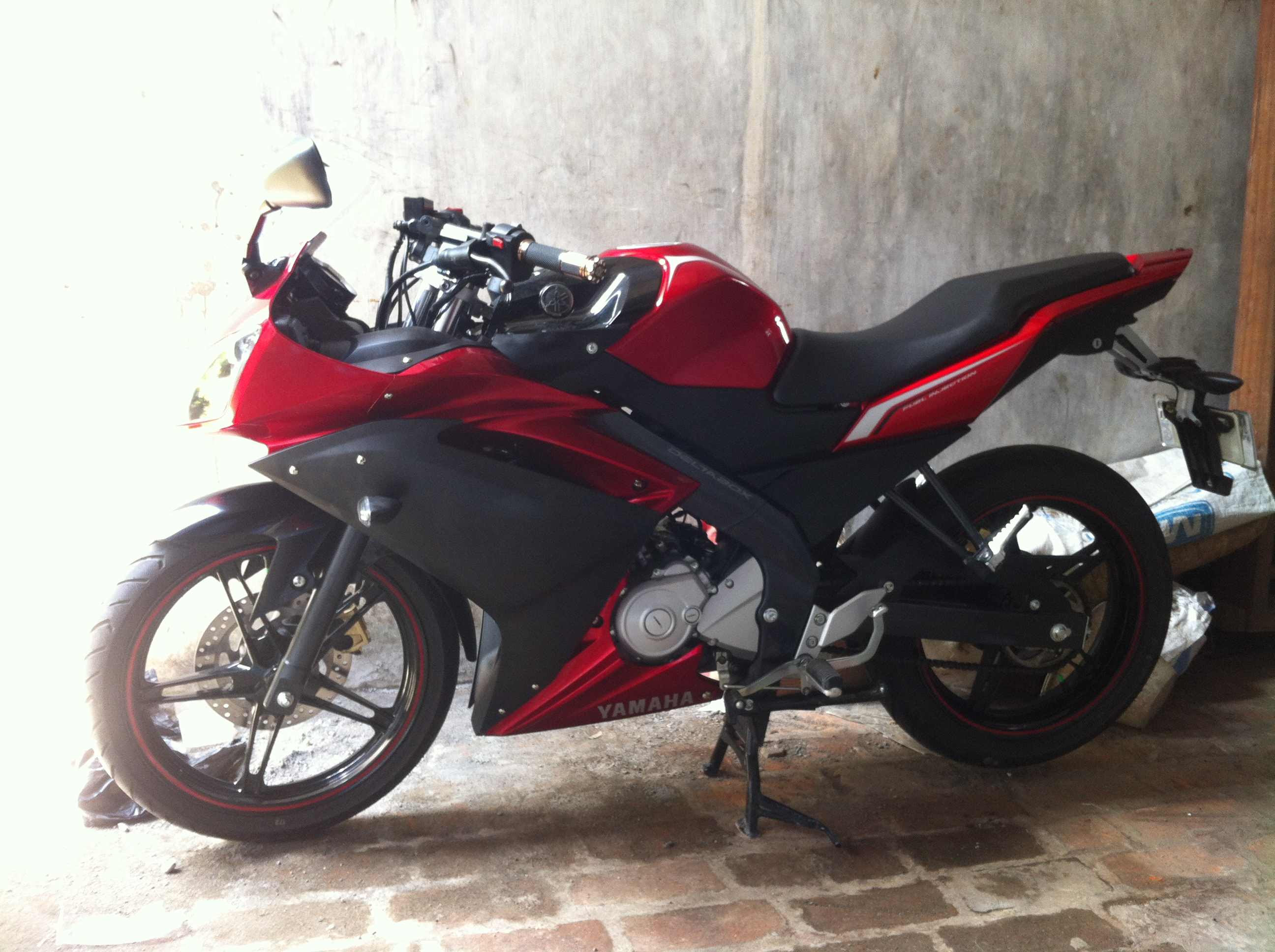 Modifikasi Yamaha New Vixion Menggunakan Fairing Original YZF R15