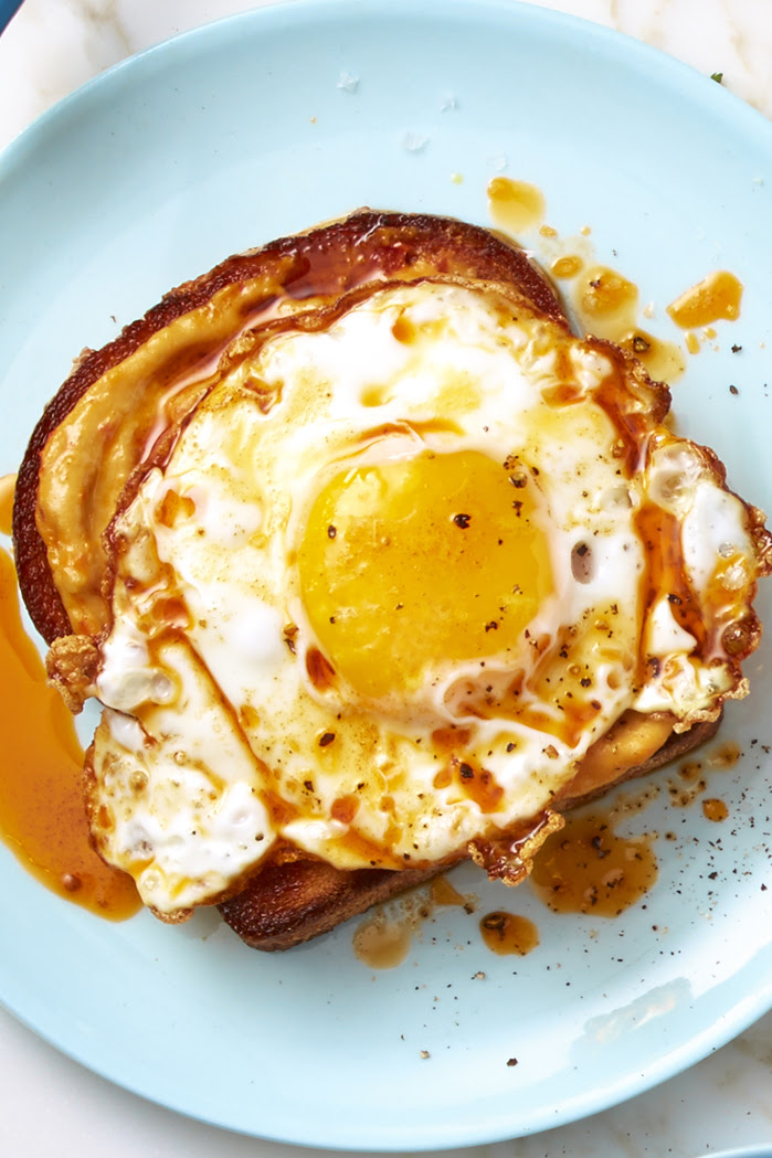 Best Smoky Red Pepper Crispy Egg Toast - How to Make Smoky ...