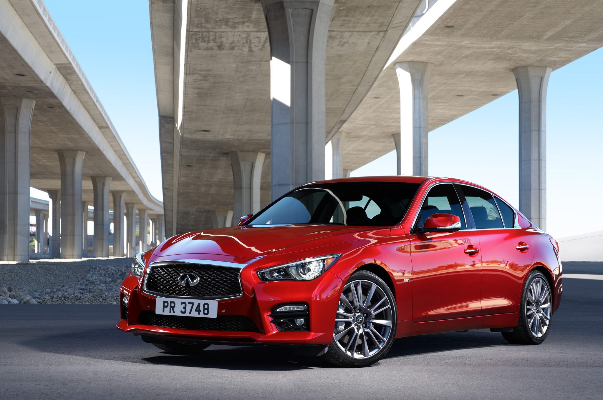 2016 Infiniti Q50 front three quarter