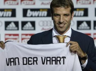 Rafael Van der Vaart joins Real Madrid with a presentation