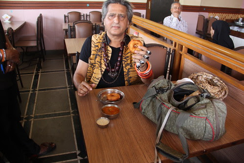 Medu Vada At Sumangal Alibagh Before Leaving For Murud Janjira by firoze shakir photographerno1