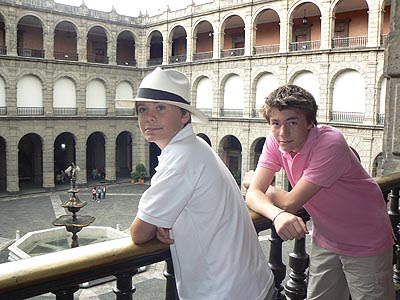 paul et clem palais gouvernement.jpg