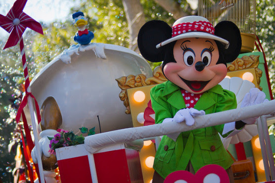 ディズニーランドにベビーカーを持っていくべき 持ち込んでわかったこと 子育てパパがなにかやらかしています