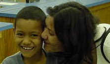 Niño con madre