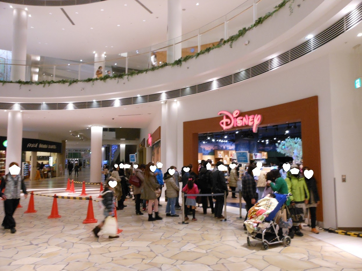 西宮ガーデンズの ディズニーストア やじきたの食べたい放題