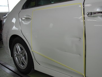 トヨタ サイ ドア交換 修理費用 180 000円 足立区 鈑金の速太郎