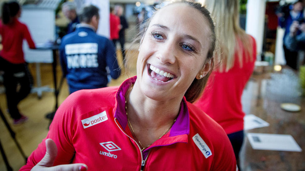 Herrem ler av nakenbildet som går verden rundt - sport ...