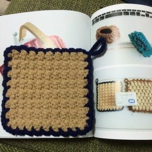 かぎ針編みの使いやすい 簡単 シンプルな四角のアクリルたわし ここあみ